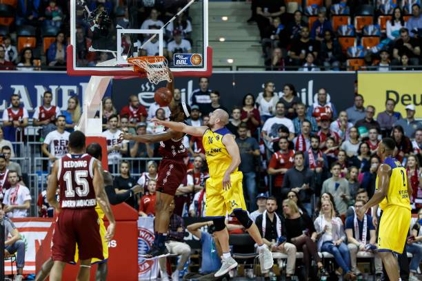 击败巴塞罗 击败巴塞罗